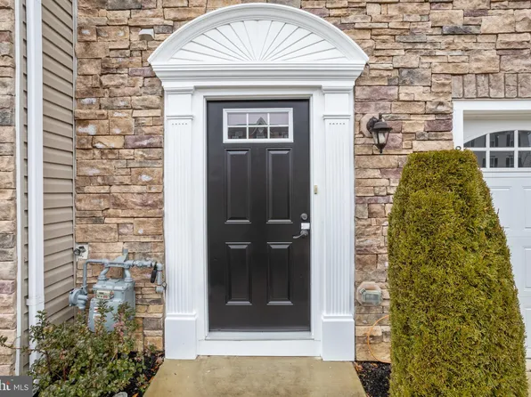 3 Farm Field Ln, Sicklerville, NJ 08081