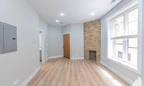432 W Belden Ave #2 — Photo 2