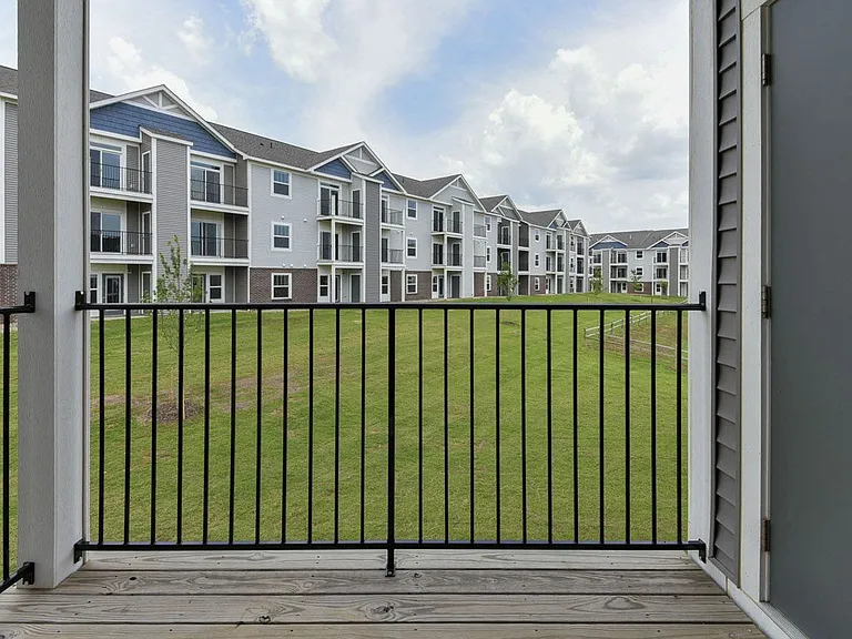 Dodson Pointe Apartment Homes — Photo 20