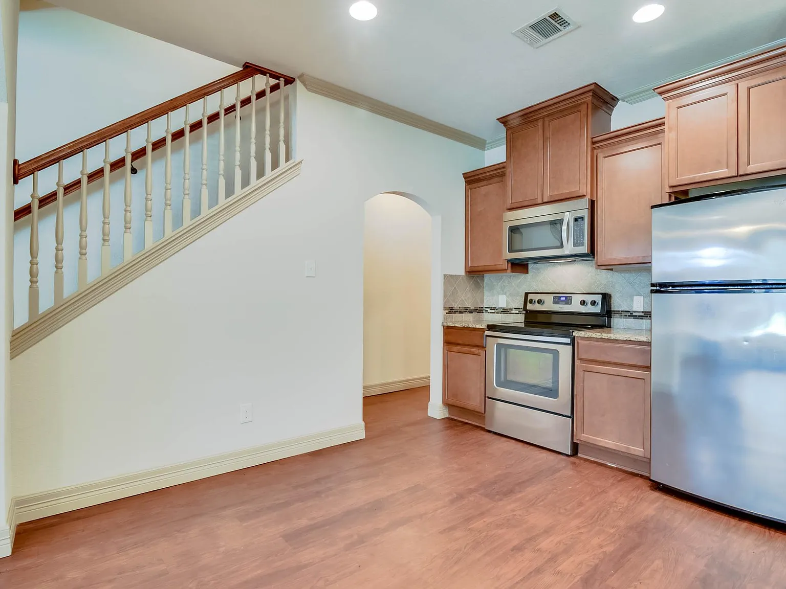 5 bed, 2000 sqft, $5,500 — Photo 4