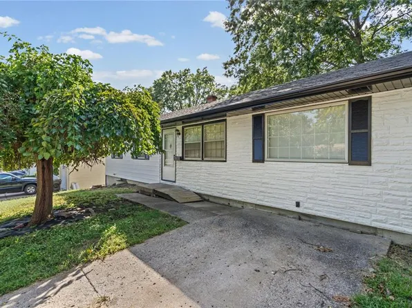 3916 S Spring St, Independence, MO 64055