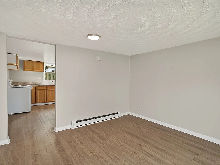 Debree Ave — Photo 1
