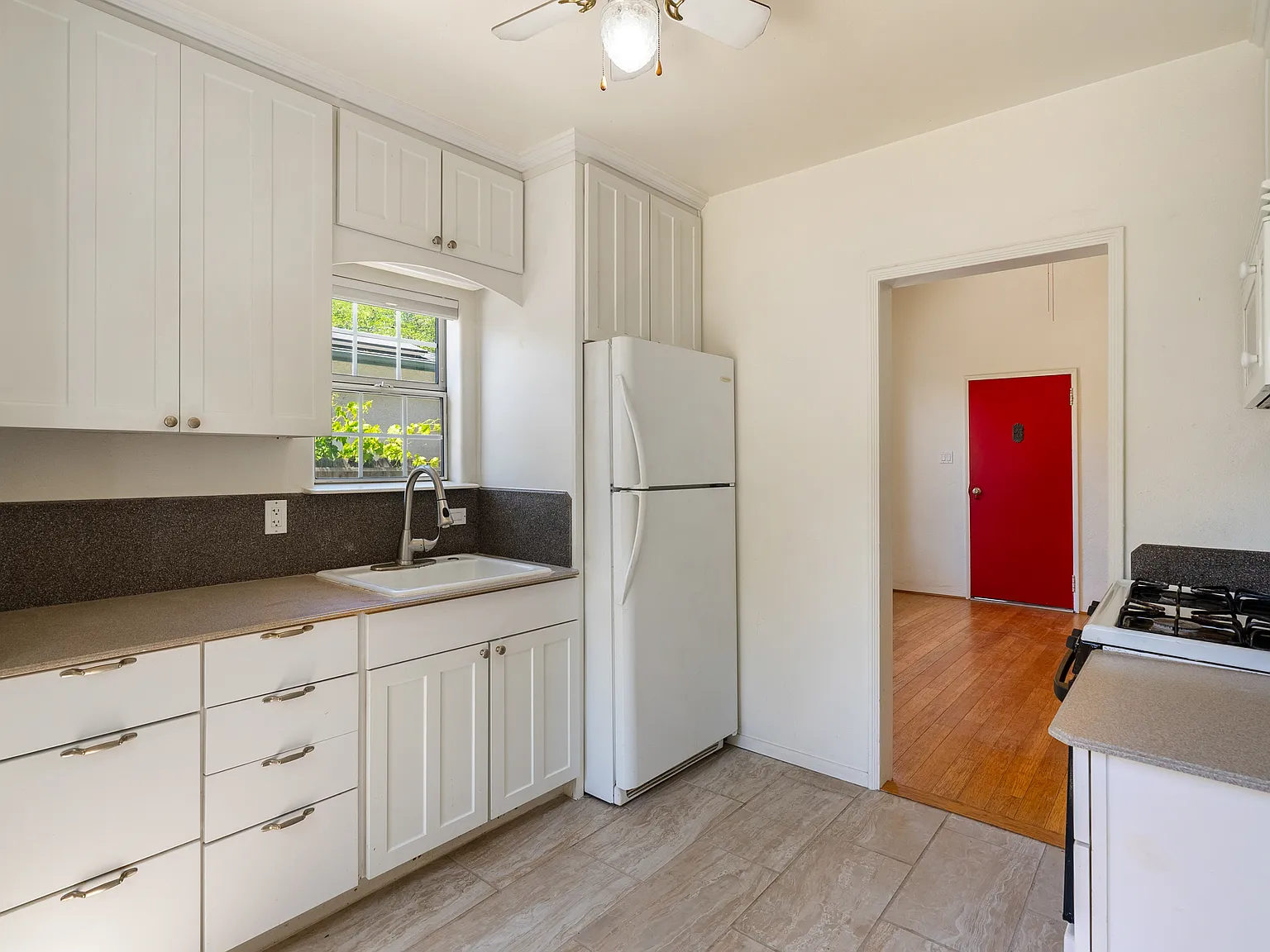 715 Blackburn St — Photo 4