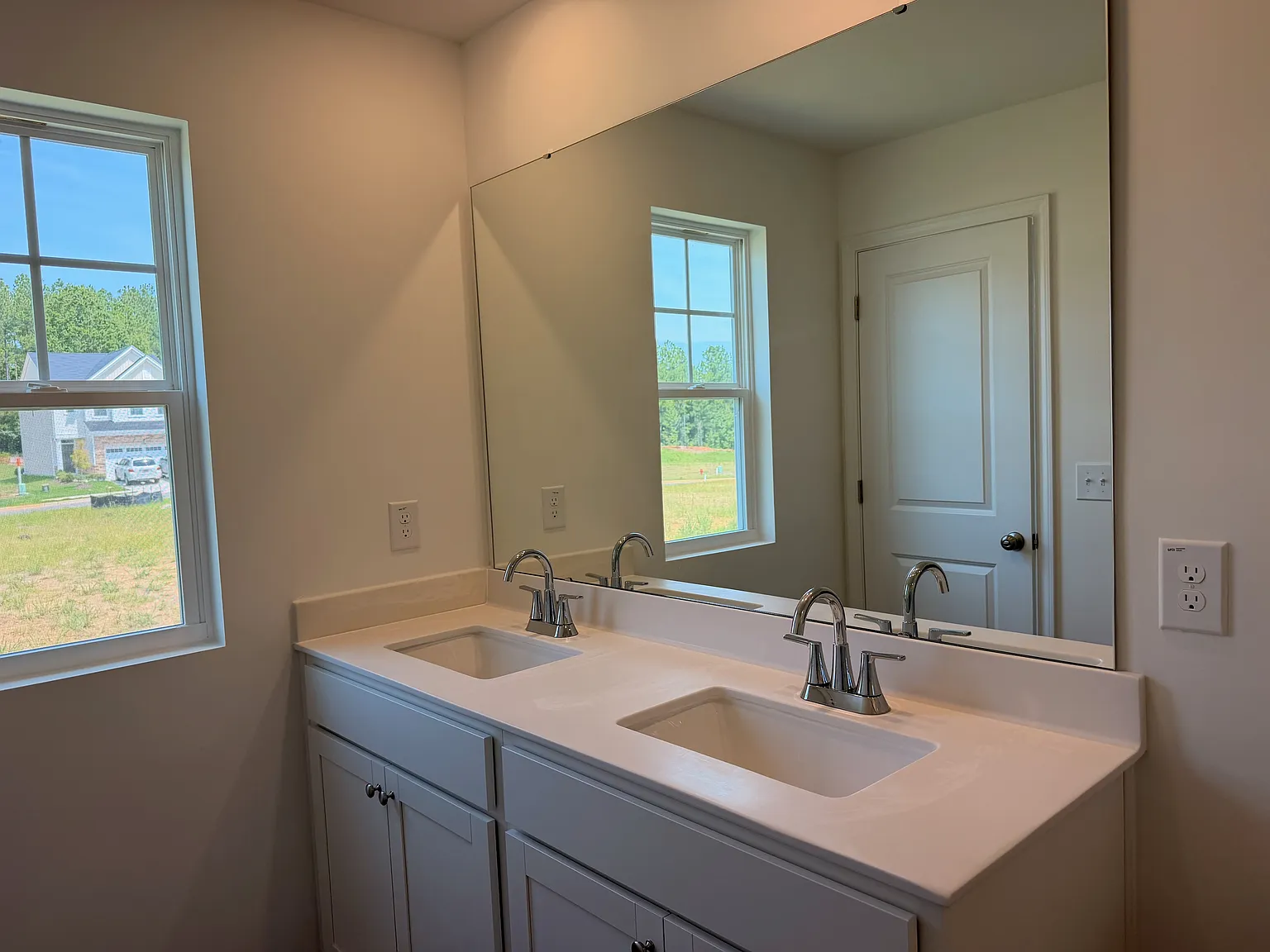 3 bed, 1437 sqft, $1,749 — Photo 4