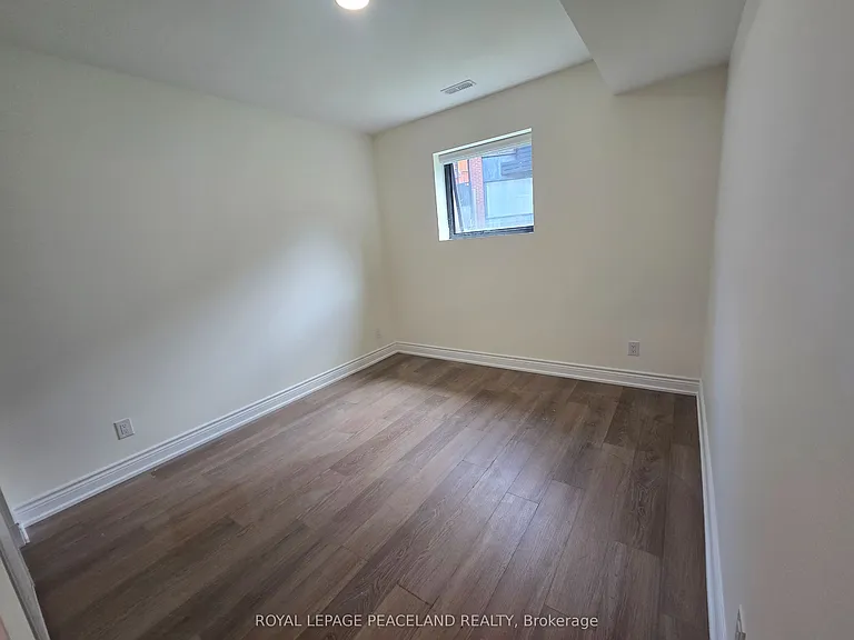 556 Spadina Cres #LANEWAY HSE LWR — Photo 3