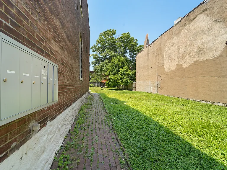2419 Menard St — Photo 16