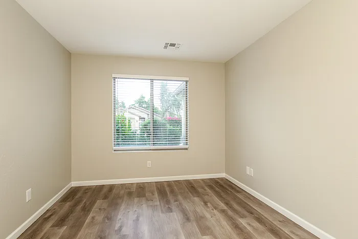 6034 N Castano Dr — Photo 7