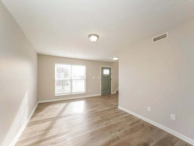 476 Southern Pines Dr — Photo 4