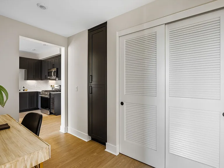 401 W Grand Ave #202 — Photo 28