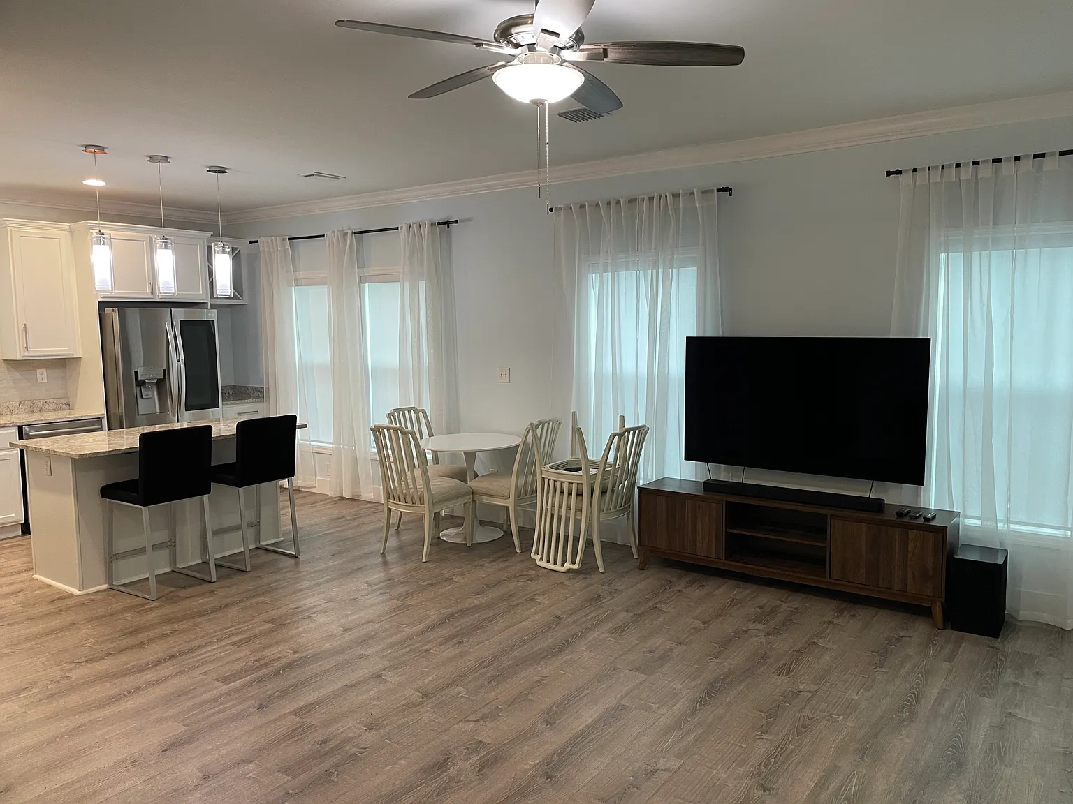 3 bed, 1200 sqft, $4,000 — Photo 4