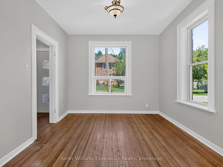 647 Ottawa St — Photo 16