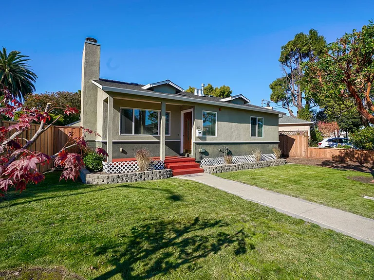1621 Huron Ave — Photo 3
