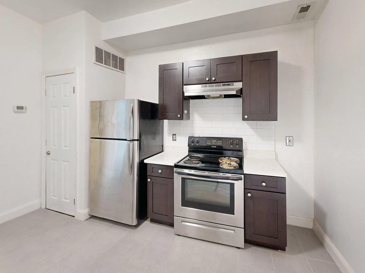 1 bed, 1.0 bath, 2445 sqft, $1,500 — Photo 4