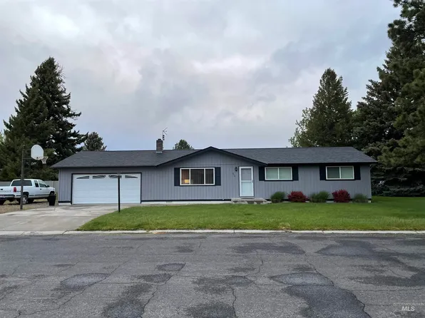 310 19th Ave W, Gooding, ID 83330