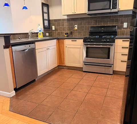 4th image of 858 N 26th St #2