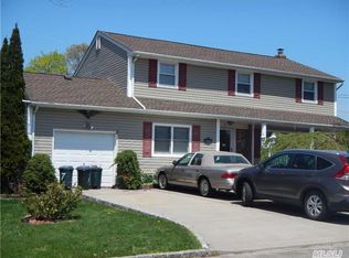 7 Adelaide St, Huntington Station, NY 11746