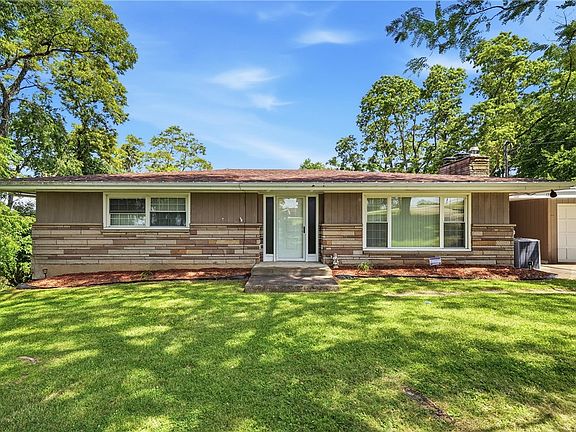 4th image of 1311 Wickerham Dr