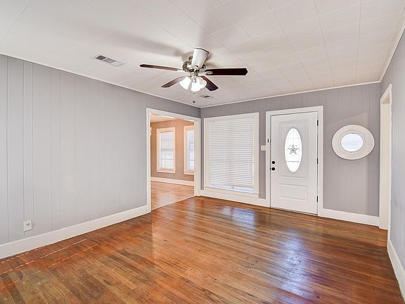 2nd image of 808 Akers St