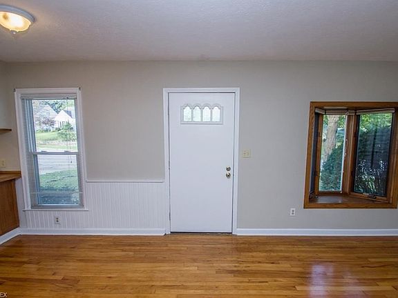 3rd image of 2405 26th St