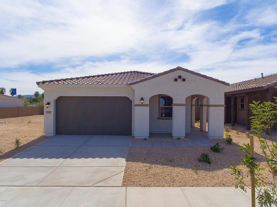 1st image of 2832 E Wayland Dr
