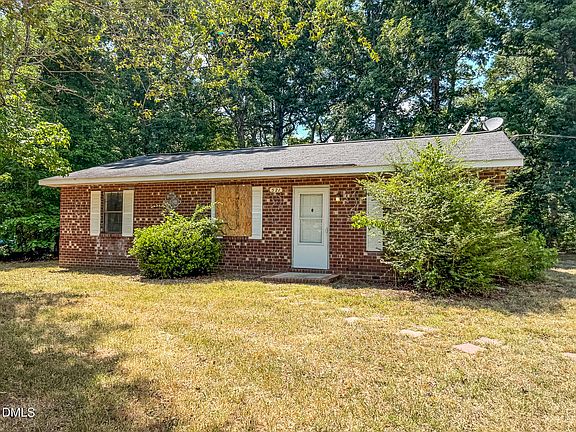 4th image of 521 Locust Rd