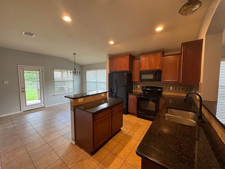 6725 Cold Water Dr — Photo 4