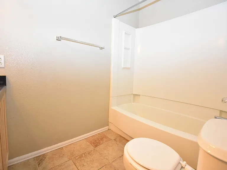 4642 Bittercreek Dr — Photo 5
