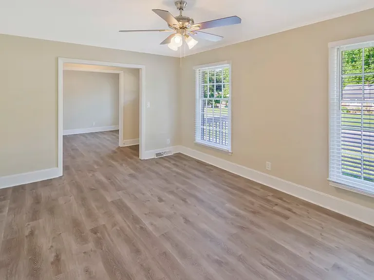 4207 Gladstone Ln — Photo 1