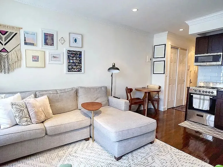 604 E 9th St #3 — Photo 2