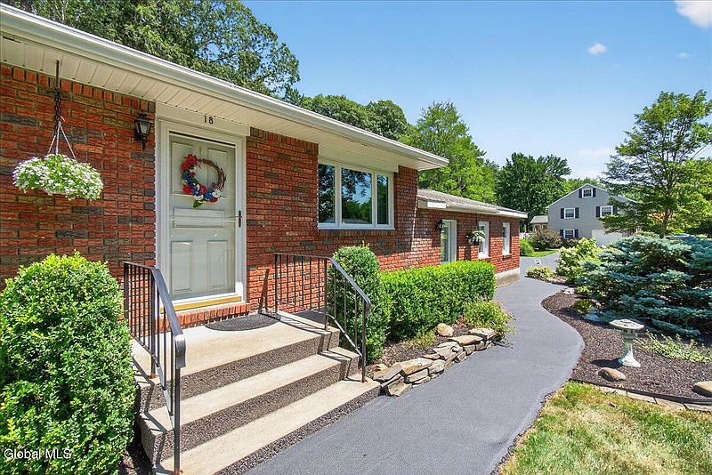 4th image of 18 Oak Hill Drive
