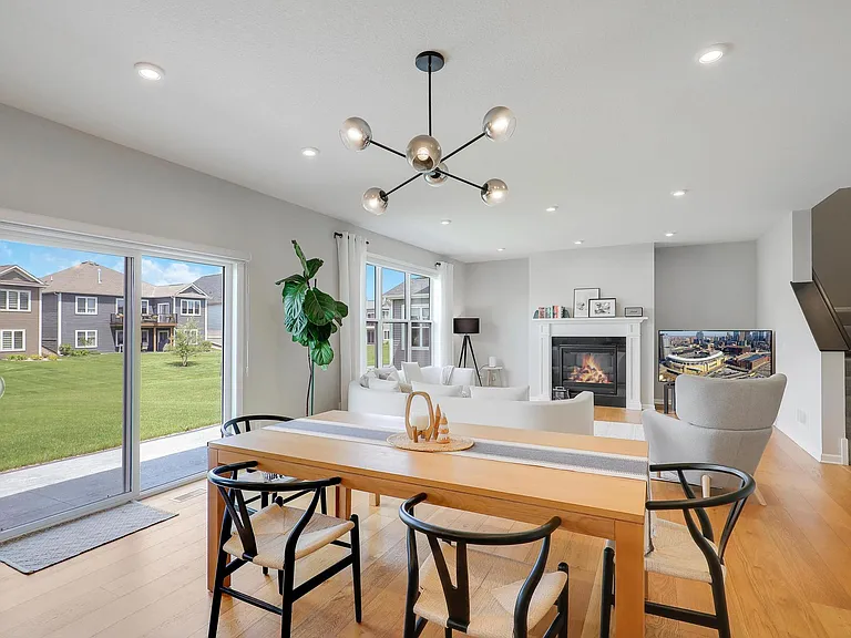 1947 Mulberry Ln — Photo 9