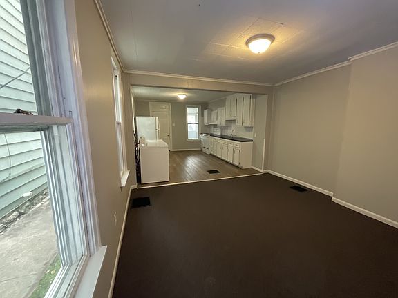 3rd image of 556 S 2nd St