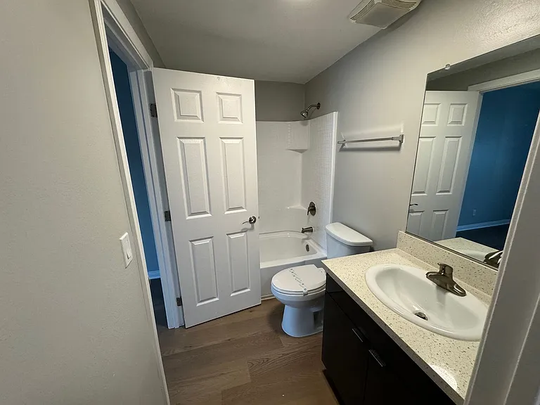 Villa Del Sol Apartments — Photo 126
