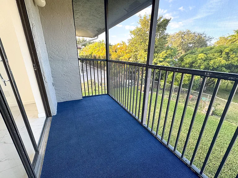 10687 Royal Palm Blvd — Photo 14