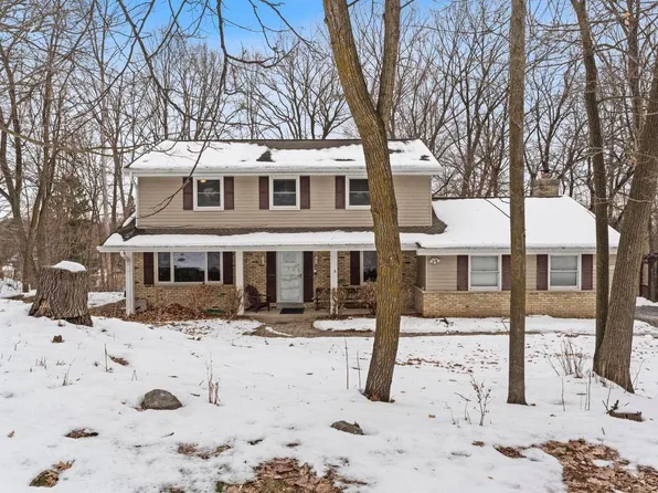 N77W22266 Wooded Hills DRIVE, Sussex, WI 53089