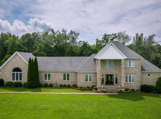 8700 Bates Rd, Louisville, KY 40228