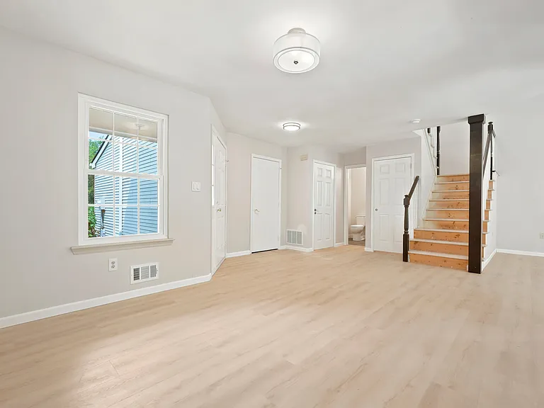 703 Porter Way W — Photo 25