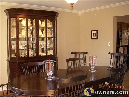 Dining Room - access to kitchen