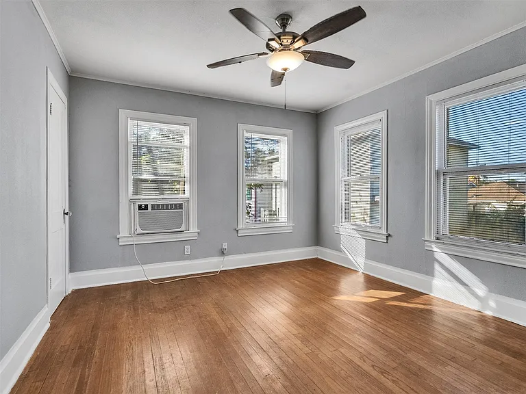 5019 Avenue M 1/2 — Photo 24