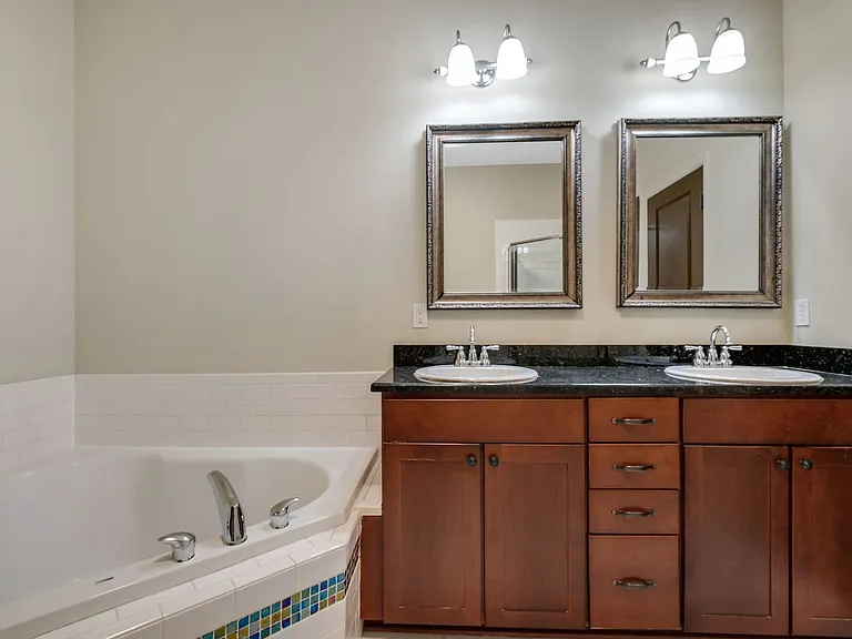 382 E Bradford Rd — Photo 23