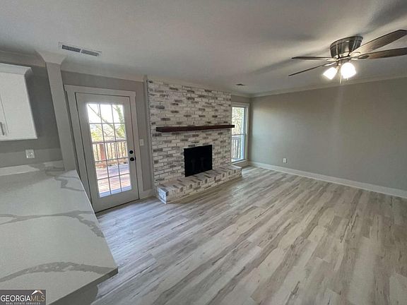 3rd image of 21 Ridgeview Dr