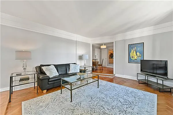 Sold by Exclusive Properties Sotheby's International Realty | media 38