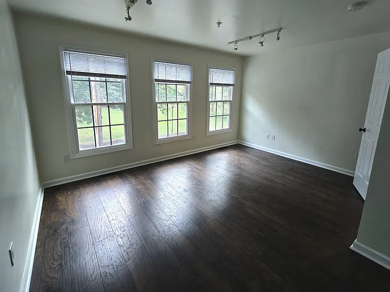 514 Saint Mary St — Photo 17