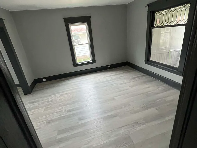 1612 Clifton Ave — Photo 13