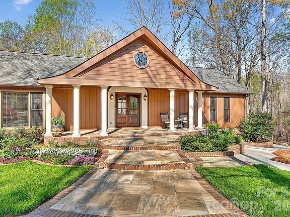 2nd image of 2816 Blythe Rd