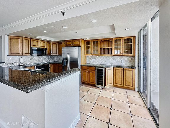 2nd image of 2555 Collins Ave APT 711