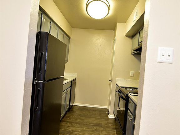 5th image of 14403 Pavilion Point #488