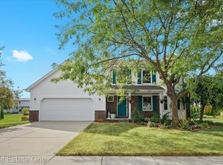 10090 Heatherway Dr, Pinckney, MI