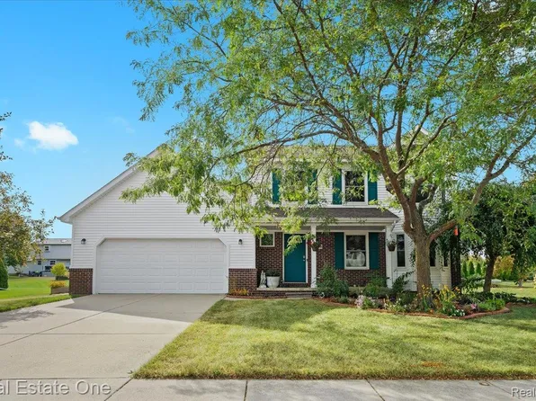 10090 Heatherway Dr, Pinckney, MI 48169