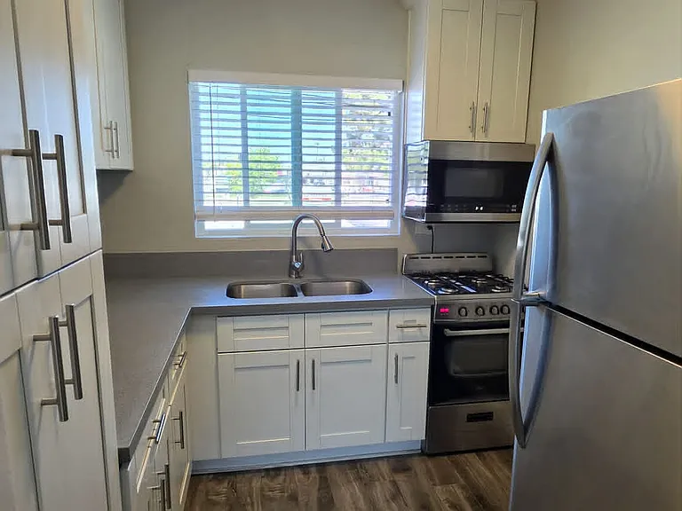 731 Owen Dr #E — Photo 3